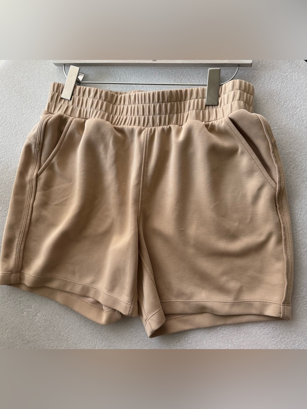 Vintage Y2K Mondetta Beige Tan Jersey Pull on Elastic-Waist Bermuda Shorts M